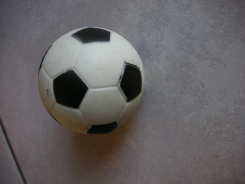 ballon de foot plastique pouic