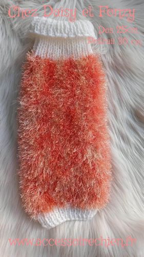 pull chien tricoté main orange dos 25cm