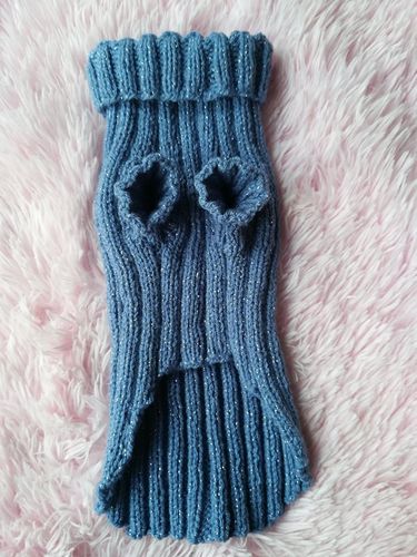 Pull tricoté main bleu paillette dos 35cm