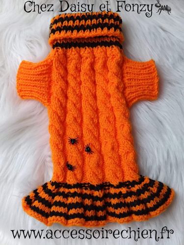 Pull tricoté à la main modèle Halloween dos 20/23cm