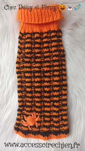 Pull tricoté main modèle Halloween dos 25/27cm