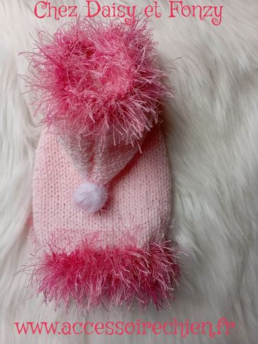 Pull tricoté main modèle pompon rose